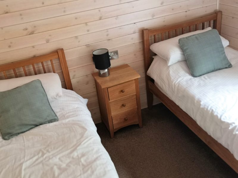 Kelling Heath 2 bedroom woodland lodge twin bedroom