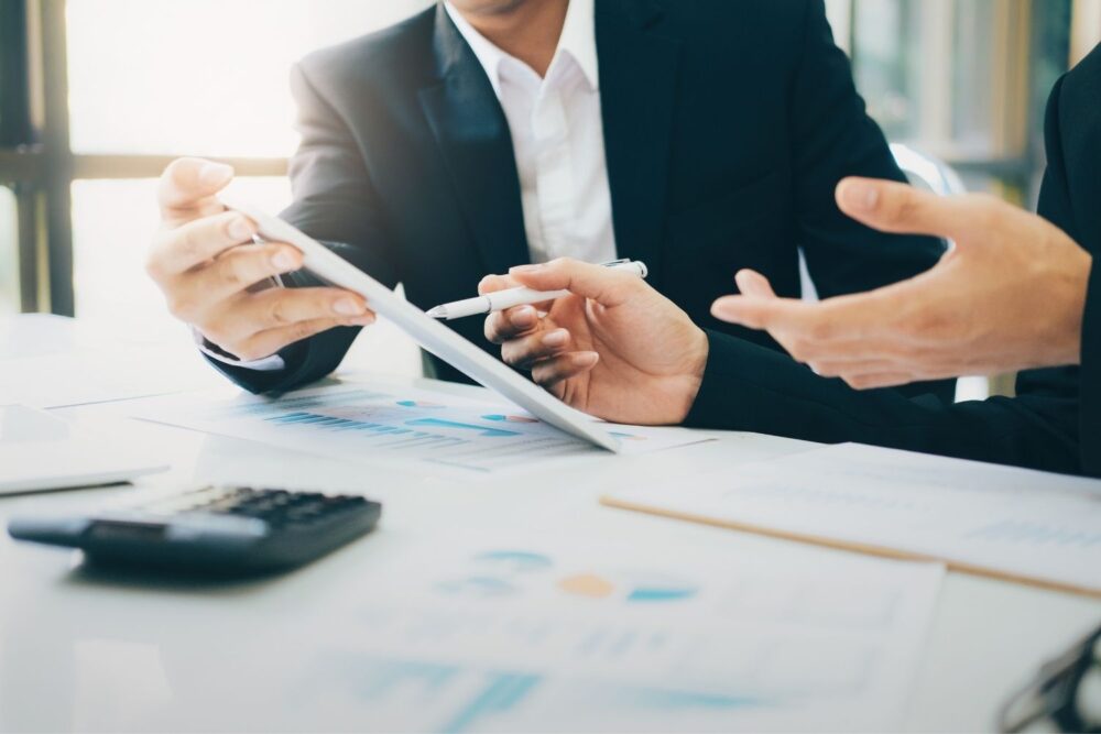 What is the Difference Between An All Cash Offer & Financing