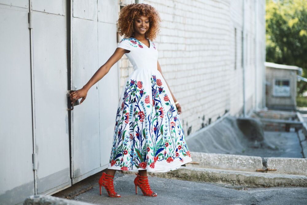 How to Wear a Midi Dress in Several Ways