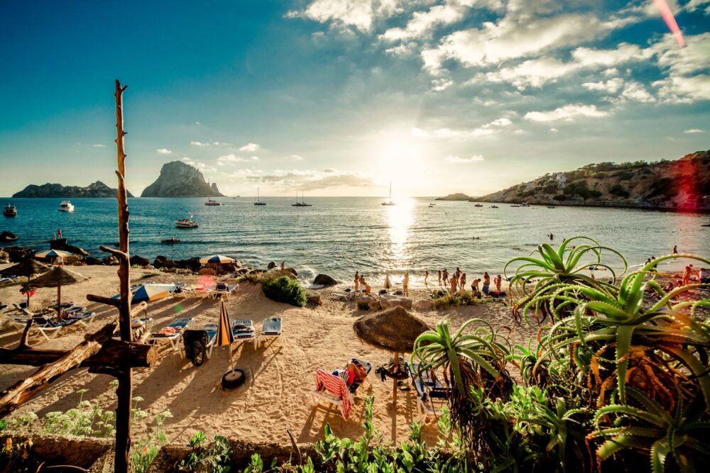 10 tips to help you save money on your summer holiday