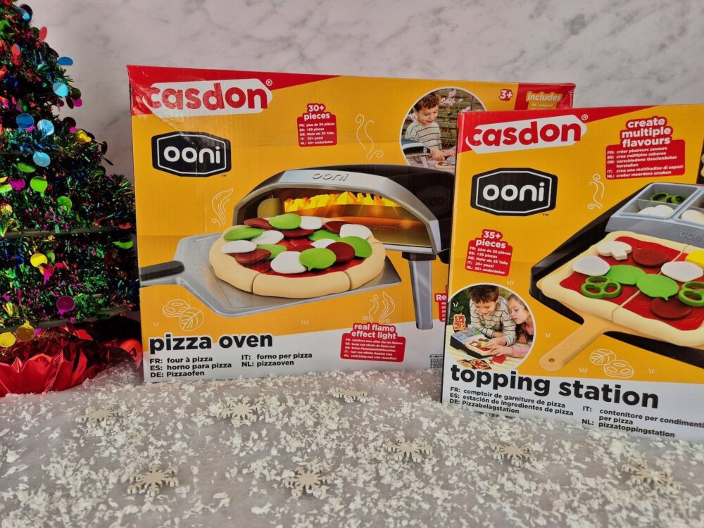 Role playing pizza oven toys from Casdon