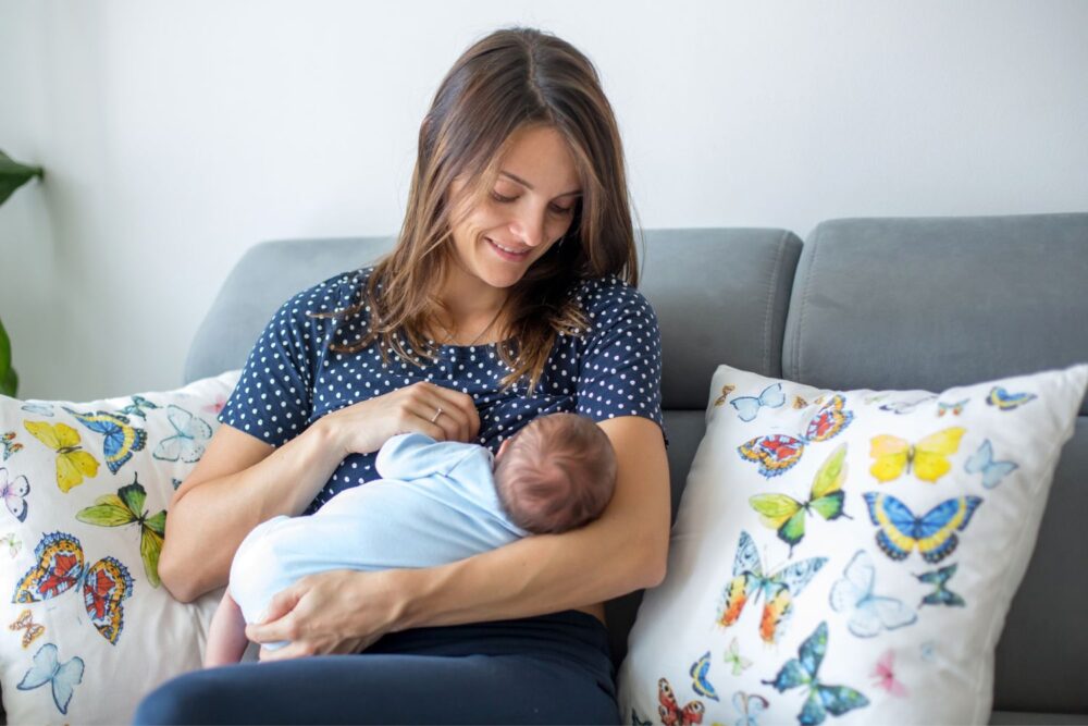 Choosing the Best Breastfeeding Tops for New Mums