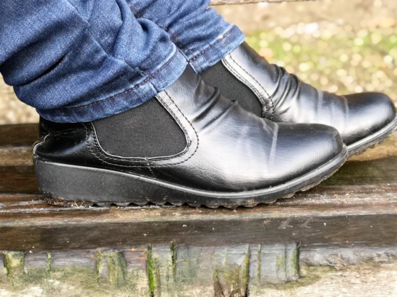 Cushion Walk black Chelsea boots